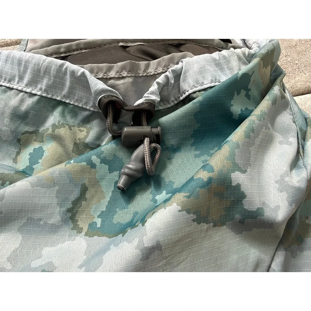 Camelbak hydration camo size
